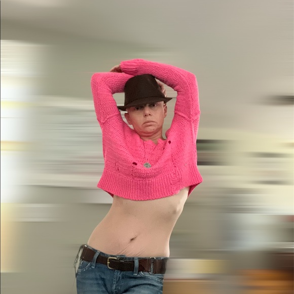 Holister- Gently loved, Distressed style, sexy cropped pink sweater - Picture 7 of 7